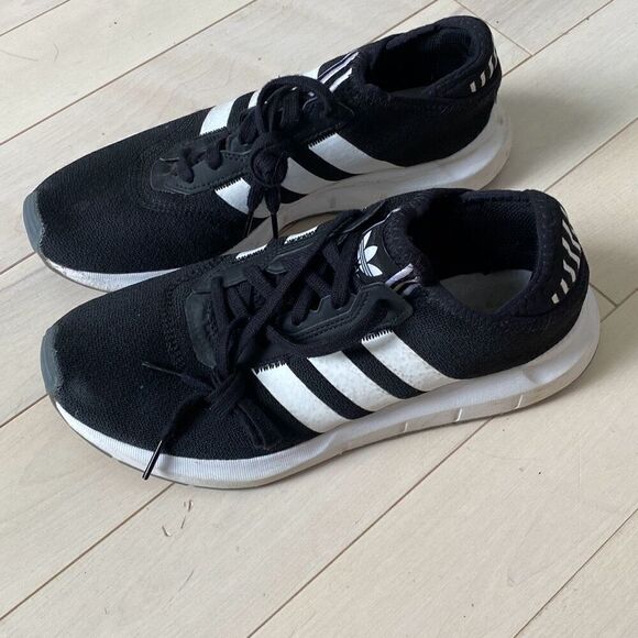 Adidas Swift Low Top Lace Up Trainer Tennis Sneaker Shoes Black White Size 10 - Picture 2 of 5